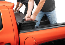 Load image into Gallery viewer, RealTruck 19-26 RAM 1500 5.7ft Bed (w/o MultiFunction Tailgate) RetraxPRO EZ-Off FRC-4000
