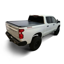 Load image into Gallery viewer, Westin 19-26 GM Silverado/Sierra 1500 5ft 8in Bed Manual Retractable Tonneau Cover - Black
