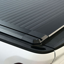 Load image into Gallery viewer, Westin 17-26 Ford F-250/F-350/F-450/F-550 SD 6ft 10in Bed Manual Retractable Tonneau Cover - Black
