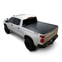 Load image into Gallery viewer, Westin 19-26 GM Silverado/Sierra 1500 5ft 8in Bed Manual Retractable Tonneau Cover - Black
